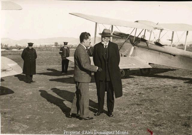 Canudas i el President de la Diputació de Barcelona, visita l'Aerodrom Canudas i fa un ampli vol sobre la ciutat 30-XII-1930 