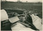 L'accident del pilot instructor Laureà Flamareig i l'alumne Oliver. El primer va morir, però el segon solament va necessitar un temps d'hospitalització i no va morir tal com diu el text de la nota del revers de la foto.Accident avió a Sabadell adjunto iImatge amb comentari .Fotografia de Jose Cuyás Bosch 08-02-1953