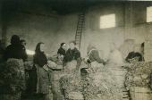 Dones fent feines del Camp Prat 1951