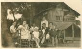 Amics dinant a la platja del Prat - Foix, Sra. Constantino, Peret, Constantino, Jafell i Canudas 29-07-1923-