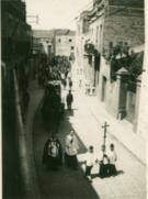 Comitiva enterrament Dr. Roige carrer Ignasi Iglesias setembre 1944