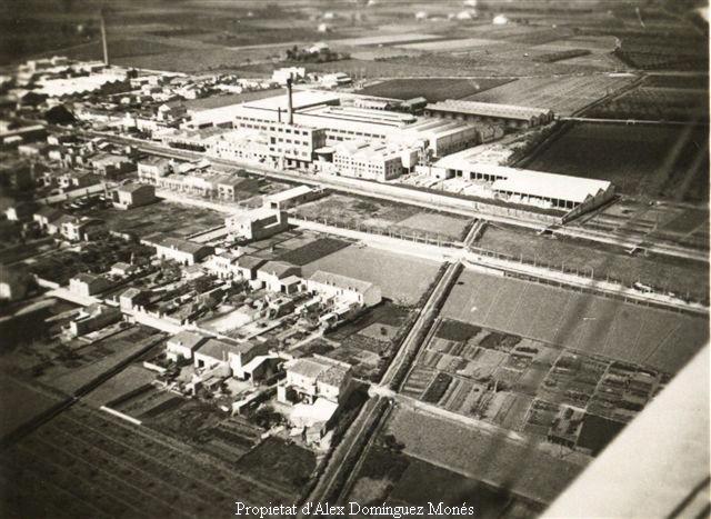 Vista del Prat amb la fabrica Paperera Espanyola al fons